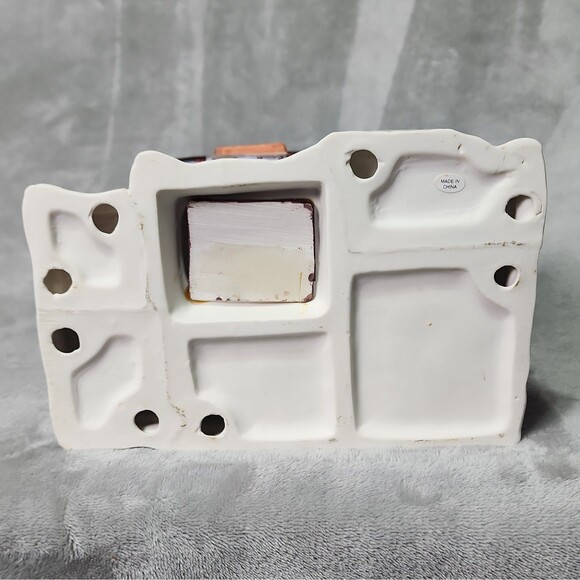 Holiday Traditions Lighted Porcelain House # 997366-MMI - Picture 5 of 8